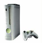 Xbox 360-konsollen er designet mere mildt end sin forgænger med sin hvide front, men det er muligt at skifte frontplade på konsollen, så den får et mere personligt præg. 