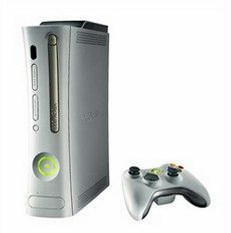 Xbox 360-konsollen er designet mere mildt end sin forgænger med sin hvide front, men det er muligt at skifte frontplade på konsollen, så den får et mere personligt præg. 