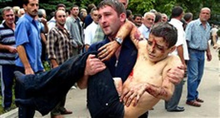 Den nordossetiske parlamentskommissions rapport om terroraktionen i Beslan er meget mere kritisk over for myndighedernes optræden end hidtil offentliggjort - Foto: AP 