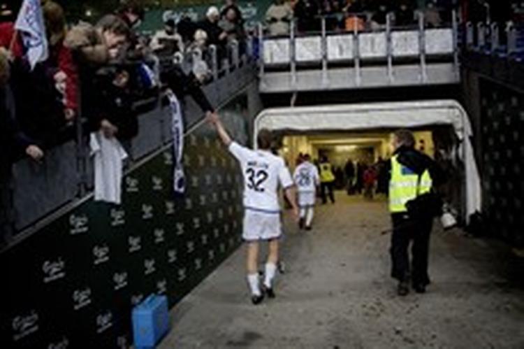 Udover Hans Backe takkede også FCK´s nummer 32 af i Superligaen. Fremtiden for Peter Møller ligger nu hos DR, hvor han skal være studievært. - Foto: Peter Hove Olesen 