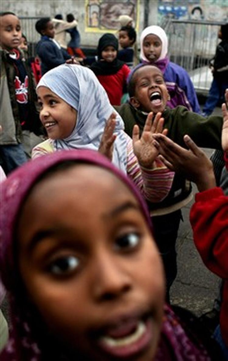 Somaliere er den gruppe i Danmark, som er dårligst integreret på arbejdsmarkedet. Her leger børn af somaliske forældre på en muslimsk friskole i København   fremover vil regeringen have færre af deres landsmænd til Danmark.   Arkivfoto: Jacob Ehrbahn 