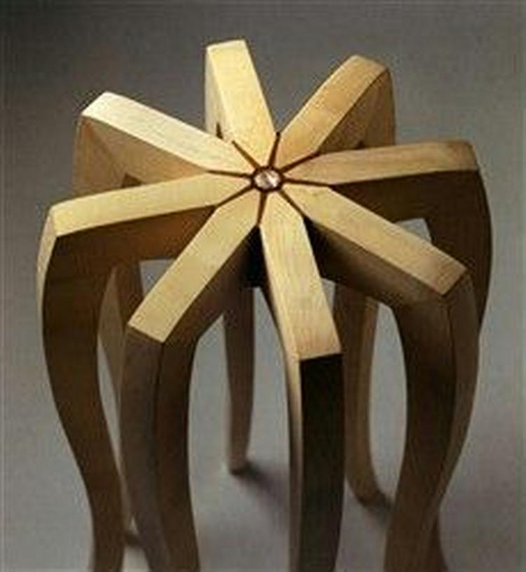 SID NED. Cecilia Sell Bjorvatn er en af bogens 12 designere. Her hendes ottebenede taburet  Oktopussy .   Foto fra bogen 