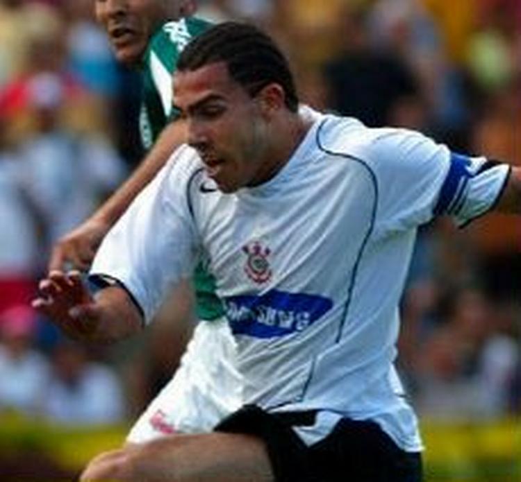 Carlos Tevez og Corinthians tabte i sidste spillerunde med 3-2 til Goias, men sluttede alligevel foran Internacional i tabellen. - Foto: AP. 