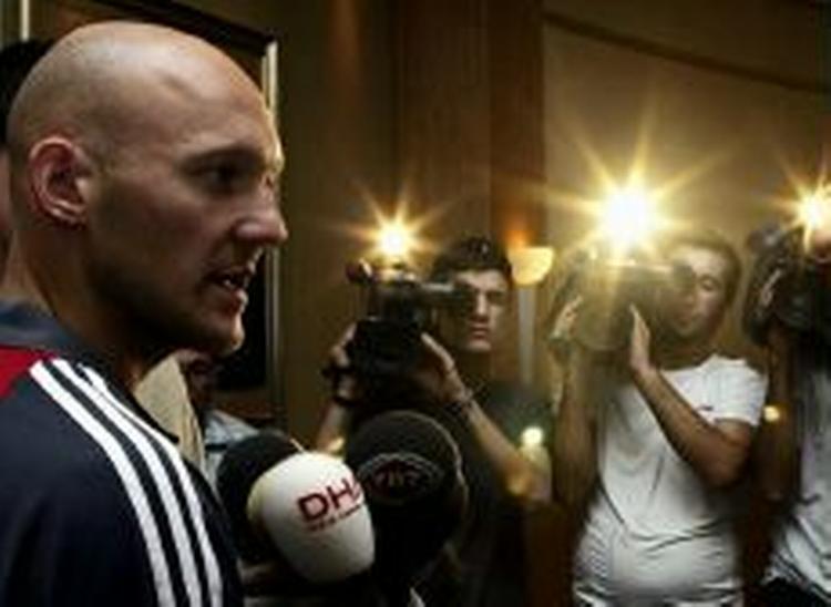 Thomas Gravesen er på ny omgærdet af mediespekulationer. Denne gang handler det dog om hans spil på banen. - Foto: AP 
