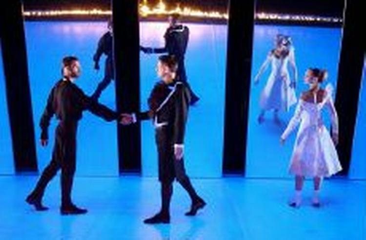 Forestilling på Hotel Pro Forma - et af landets små teatre. - Arkivfoto: Kåre Viemose 