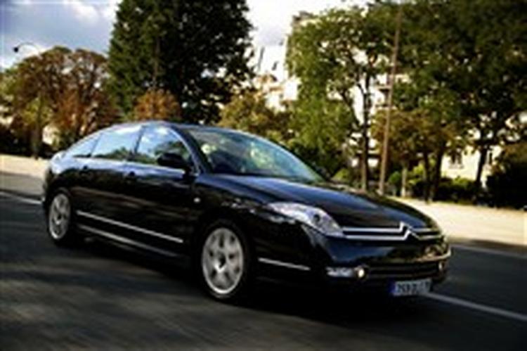 Stor, statelig og dyr. Citroën C6 kommer til Danmark til marts. Pris fra 800.000 kr. Foto: Citroen 