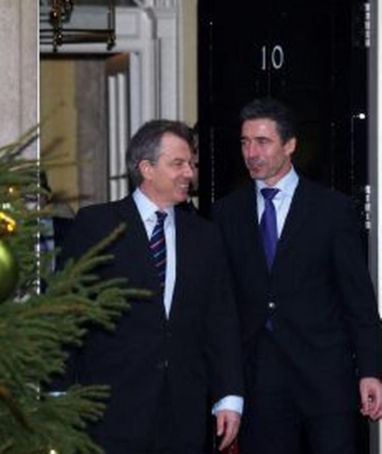 Premierminister Tony Blair havde besøg af statsminister Anders Fogh Rasmussen i Downing street 10 i dag. Mødet var om EU's budget. - Foto: AP 