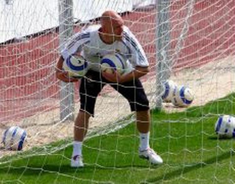 Thomas Gravesen er ikke salg, fastslår Real Madrids præsident. - Foto: AP 