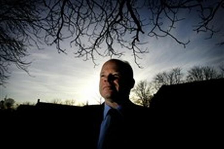 Der er grænser for åbenheden i en hemmelig tjeneste, men »en tyndere kop te er bedre end slet ingen kop te«, mener kontreadmiral Jørn Olesen, chef for Forsvarets Efterretningstjeneste (FE).   Foto: Jens Dresling 