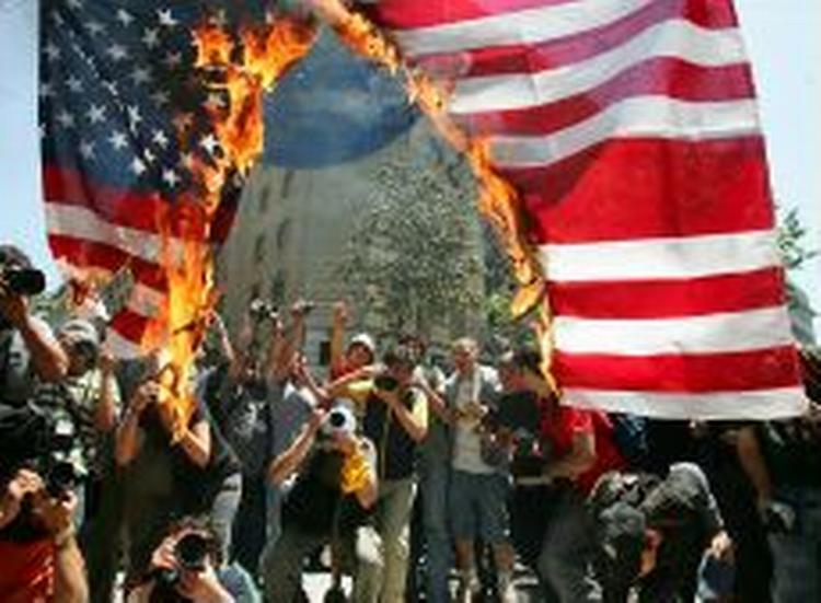 En anti-amerikansk demonstration i Chiles hovedstad, Santiago. - Arkivfoto: AP 