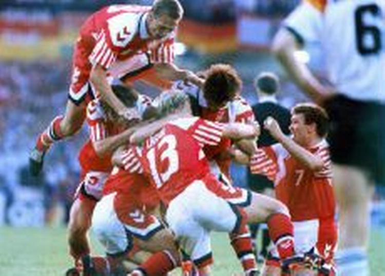 Kim Vilfort har scoret til 2-0 i finalen mod Tyskland 26. juni 1992. - Arkivfoto: Lars Poulsen 