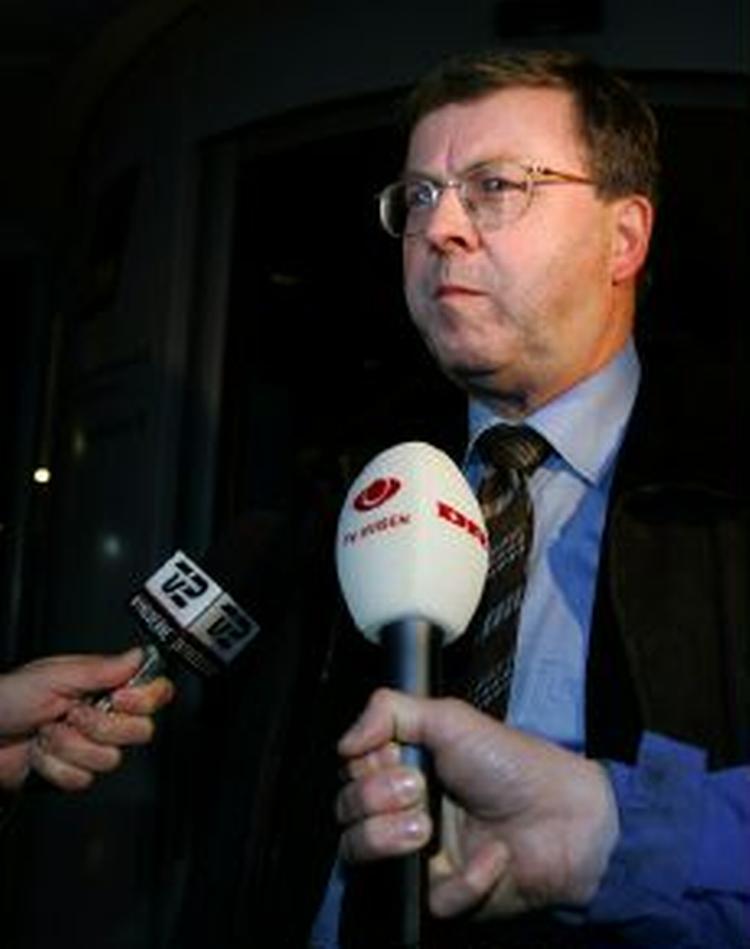 TV2's administrerende direktør, Peter Parbo, står over for en fyring, hvis man skal tro på forlydender. Her forlader han et møde med bestyrelsen for TV 2 - før mødet kom i gang. - Foto: Jens dresling 