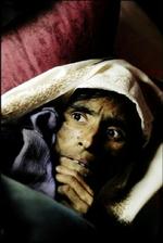 Den pakistanske kvinde, der efter sigende blev fundet efter 64 dage efter jordskælvet i Pakistan, boede måske i murbrokkerne frivilligt - Foto: Jan Grarup 