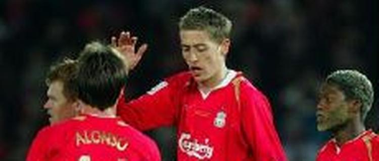 Tårnhøje Peter Crouch var på pletten to gange i Yokohama. - Foto: AP. 