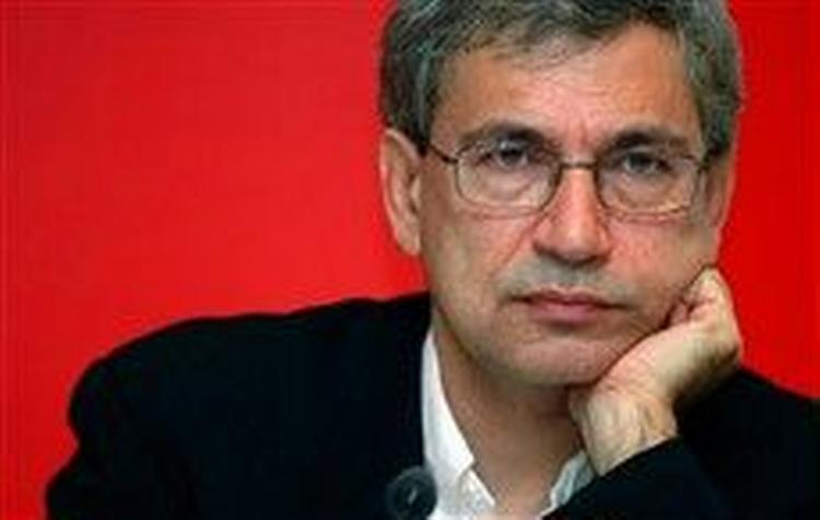 TABU. I Tyrkiet er forfatteren Orhan Pamuk tiltalt for at have udtalt følgende til et tidsskrift:  30.000 kurdere og en million armeniere er blevet dræbt i dette land, og jeg er den eneste, der vover at tale om det .   Arkivfoto: Boris Roesller 