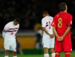 Kmapen blev indledt med et minuts stilhed til ære for Liverpoolmanager Rafael Benitez, hvis far døde for nylig. - Foto: AP 