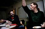 Filmen  Terkel i knibe  er forbandet god. Det synes stofbrugerne på ambulatoriet Stæren, som er deres sted, fordi de selv har præget det. Nu skal det lukkes, og ingen ved, hvor de ender.   Foto: Anders Birch 