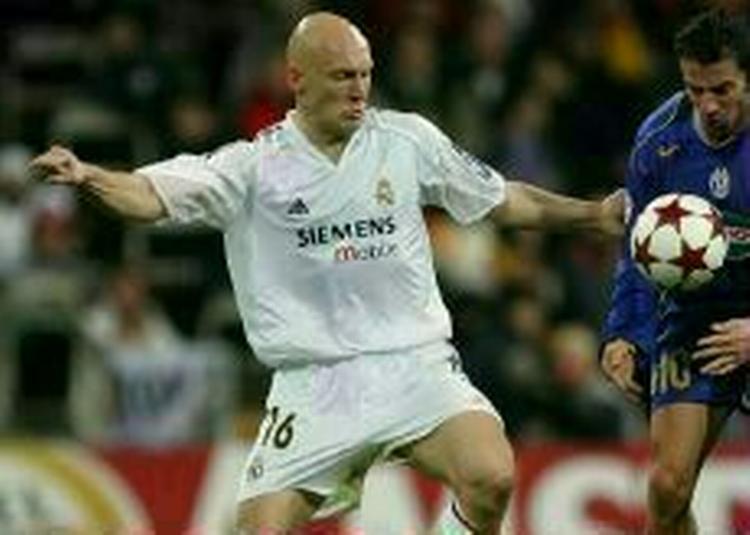 Rygterne vil ikke dø. Thomas Gravesen er igen knyttet til rygter om et skifte til engelsk fodbold. - Arkivfoto: AP 