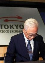 Chefen for Børsen i Tokyo, Takuo Tsurushima, er trådt tilbage, efter at have kostet en kunde to milliarder kroner - Foto: AP 