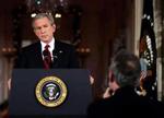 Til et pressemøde mandag forsvarede præsident George W. Bush de hemmelige aflytninger af amerikanerne. Nu forlader en forbundsdommer sin stilling på grund af aflytningerne. - Foto: AP 
