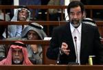 Iraks tidligere præsident, Saddam Hussein, kom igen i dag med udfald og beskyldninger mod USA. Retssagen er nu udsat til 24. januar. - Foto: AP 