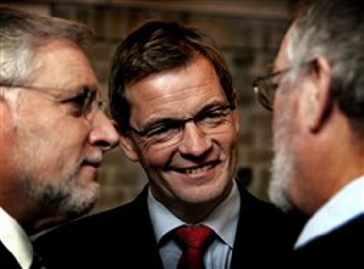 »Jeg holder juleferie. Så tager vi debatten i regeringen efter jul«, lød kommentaren fra Bendt Bendtsen (K), da han blev bedt om en kommentar. Finansminister Thor Pedersen (t.v.) tog derimod skarpt afstand fra kritikken.   Foto: Jens Dresling 