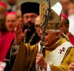 Paven bad om fred i sin første julemesse. - Foto: AP 