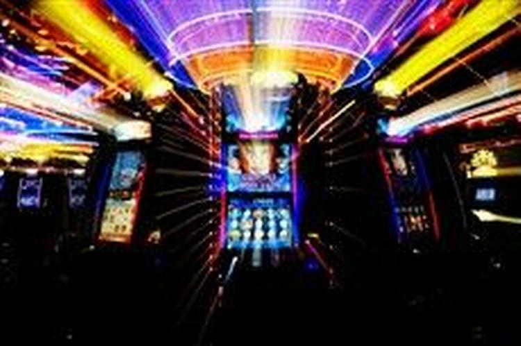 I de senere år har antallet af mennesker, der henvender sig for behandling mod ludomani, været kraftigt stigende. Det samme har antallet af enarmede tyveknægte, der er den primære årsag til ludomani. - Foto: Thomas Borberg 