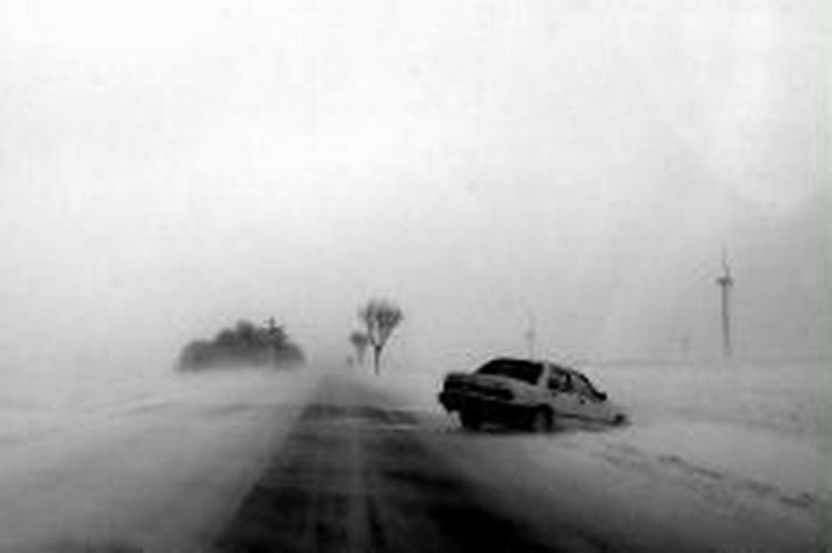 Trafikken glider trods pletvis glatte veje. Torsdag venter en kraftig snestorm - Arkivfoto: Kim Nielsen 