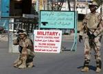 Området nær militærbasen blev afspærret straks efter skyderiet. - Foto: AP 