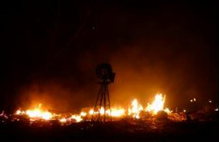 Flammerne har bredt sig over mere end 8.000 hektar land i Oklahoma. - Foto: AP 