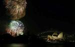 Australierne i Sydney er de første til at skyde Nytåret ind - Foto: AP 