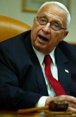 Premierminister i Israel, Ariel Sharon, skal på torsdag have indoperet et kateter i hjertet efter et slagtilfælde 18. december. - Foto: AP 