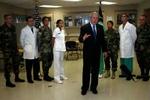 USA's præsident George W. Bush forsvarede i går på et hospital for sårede soldater i San Antonio den hemmelige aflytning af amerikanerne. - Foto: AP 