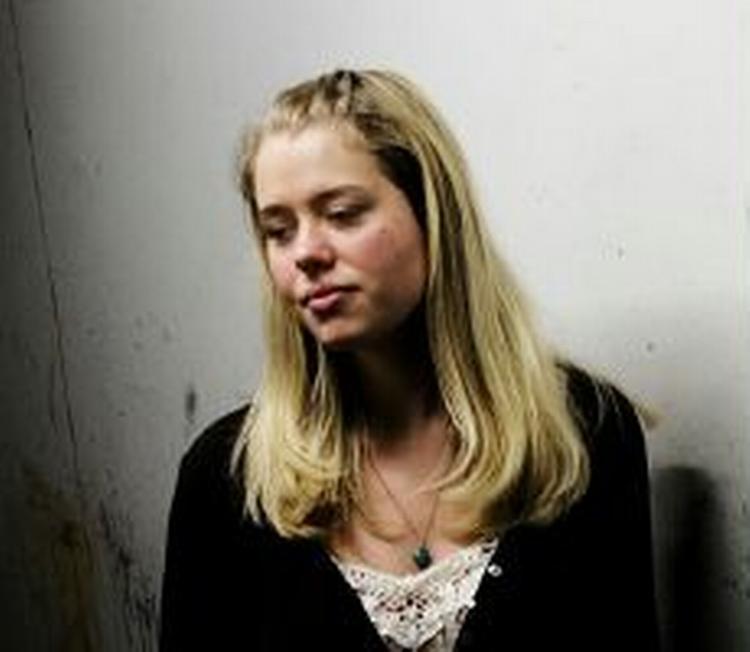 Maria Godsk Christensen begyndte at skære i sig selv, da hun var 14 år. I dag, seks år senere, er hun holdt op og rådgiver andre piger, der har lignende problemer.   Foto: Thomas Borberg 