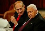 Ariel Sharon lå sent i aftes i respirator på et sygehus i Jerusalem. - Arkivfoto: AP 