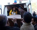 Den 14-årige Mehmet Ali Kocyigits kiste sendes afsted til begravelse, efter at drengen i går døde af fugleinfluenza. - Foto: AP 