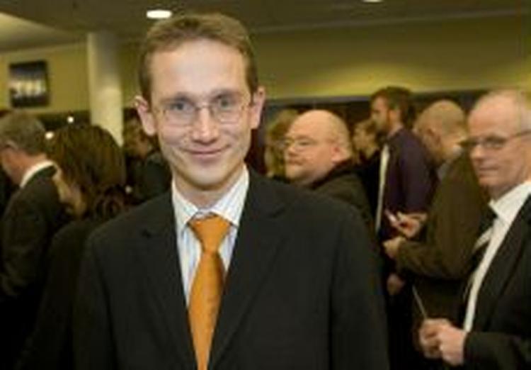 Skatteminister Kristian Jensen (V) har et job, hvor han skal kæmpe mod sort arbejde. Men på hans hjemmeside er der en hyldest til måneskinsarbejdet. - Arkivfoto: Claus Bonnerup 