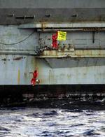 Egypten har nægtet det franske hangarskib 'Clemenceau' adgang gennem Suez-kanalen til stor fryd for Greenpeace - Foto: AP 