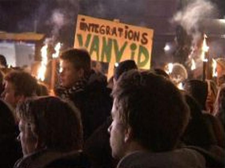 Gymnasieelever demonstrerer foran Christiansborg mod regeringens integrationspolitik - Foto: Localeyes 