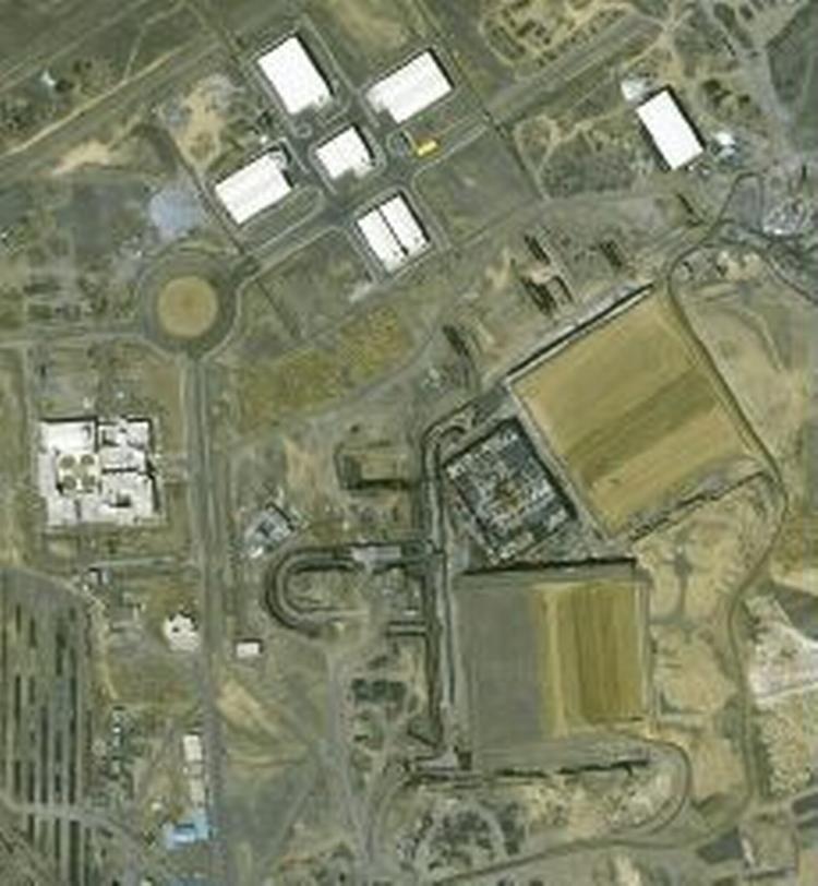 Luftfoto af det iranske atomkraftværk i Natanz i det centrale Iran. - Foto: AP 