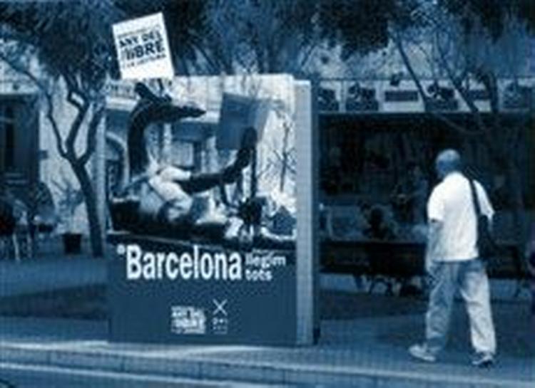 RAMBLAEN. »I Barcelona læser alle«, siger bogen.   Foto fra Barcelona Cultura 