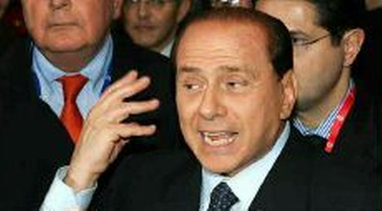 Det italienske parlament har vedtaget en lov, der annullerer en retssag mod ministerpræsident Berlusconi - Foto: AP 