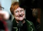 Finlands præsident Tarja Halonen afgiver sin stemme ved dagens præsidentvalg, som hun står til at vinde. - Foto: AP 
