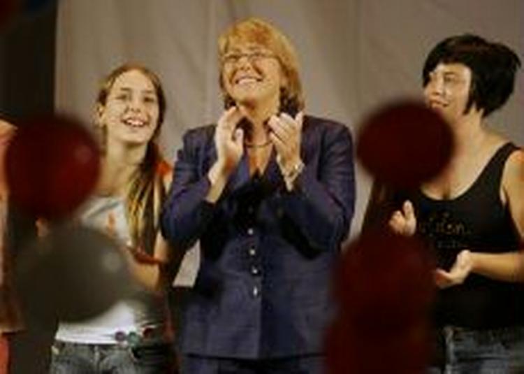 Hvem skulle have troet det for ti år siden, sagde den 54-årige Bachelet efter valget, der har gjort hende til Chiles første kvindelige præsident. - Foto: AP 