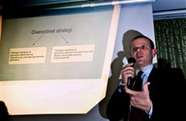 Tegningerne af Muhammed er egnede til at spille ind på stemningen mellem det gamle Danmark og de cirka 200.000 danskere med muslimsk baggrund, sagde PET-chef Lars Findsen på et møde i Publicistklubben.   Foto: Jens Dige/Polfoto 