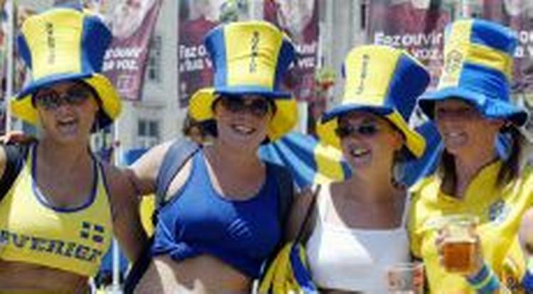 Der var masser af kvindelige fans i Lissabon under EM. - Foto: AP 