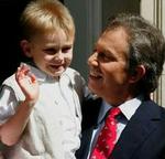 Leo Blair med farmand Tony. - Arkivfoto: AP 