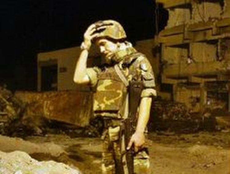 En italiensk soldat nær militærbasen ved byen Nasairiyah. - Arkivfoto: AP 