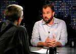 VÆRDIRELATIVIST. Frey i studiet hos Larry King, over for hvem han bedyrede, at det da er o.k. at hjælpe sandheden på vej ved at tilføre dramatisk effekt, læs: omskrivning af fakta, selv når det handler om erindringer.   Foto: AP/CNN/E.M. Pio Roda 